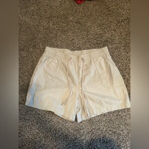 Beige color shorts size L